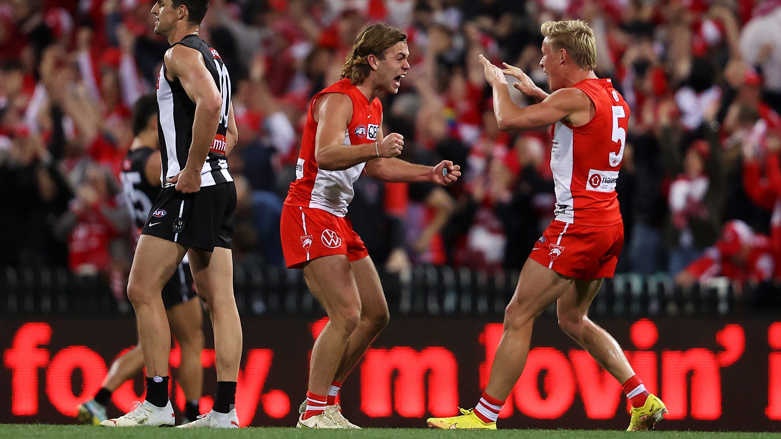 Sydney Swans hold off last push from Collingwood to secure grand final spot 