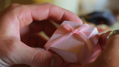 Love Island Australia 2025 Kye gifts Yana a bracelet