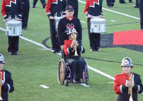 Man leaves work early four days a week to push his daughter’s wheelchair during marching band practice