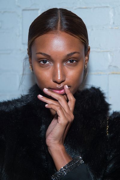 Jasmine Tookes rocked a teeny, tiny crystal eye look. Use lash glue to apply a single crystal to the inner corner of the eye, or, dead centre under the lower lash line for a touch of pretty sparkle.