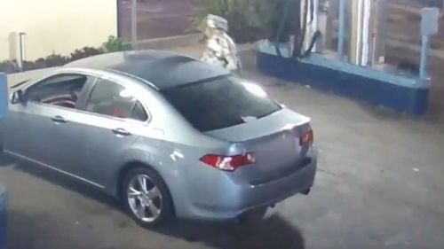 Robber attempts to steal car at Gold Coast carwash.