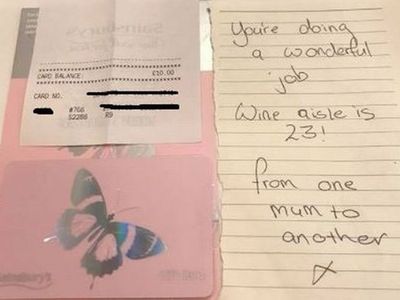 Struggling mum gets supportive note from a stranger at the shops