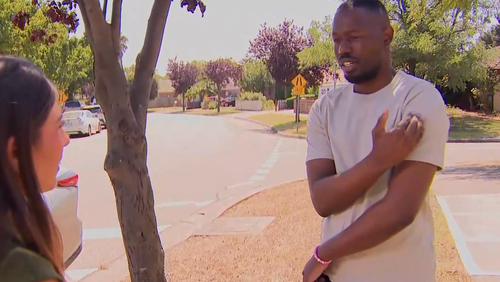 Uno YouTuber dice che pensava che sarebbe morto quando degli intrusi, armati di machete, hanno fatto irruzione nella sua casa nel sud-est di Melbourne.