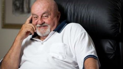 ‘Larger than life’ Adelaide radio presenter Bob Francis dies  
