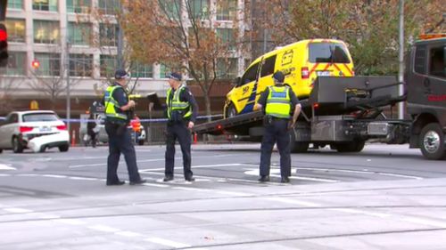 The RACV van was towed from the intersection. (9NEWS)