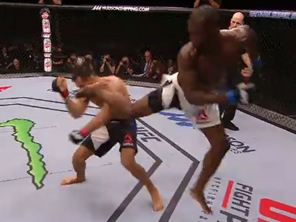 UFC fighter delivers brutal head kick
