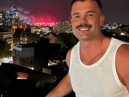 Athletes and charities have paid tribute to an openly gay Australian Olympian who has died aged 35.The first openly gay man to represent any country in the sport of bobsleigh, Simon Dunn also played for Sydney's gay rugby union club, the Sydney Convicts﻿.