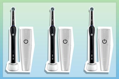 9PR: Oral-B Pro 700 Black Electric Toothbrush
