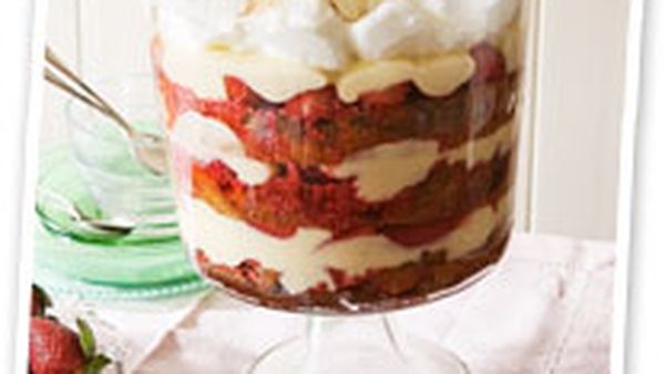 Strawberry panettone trifle