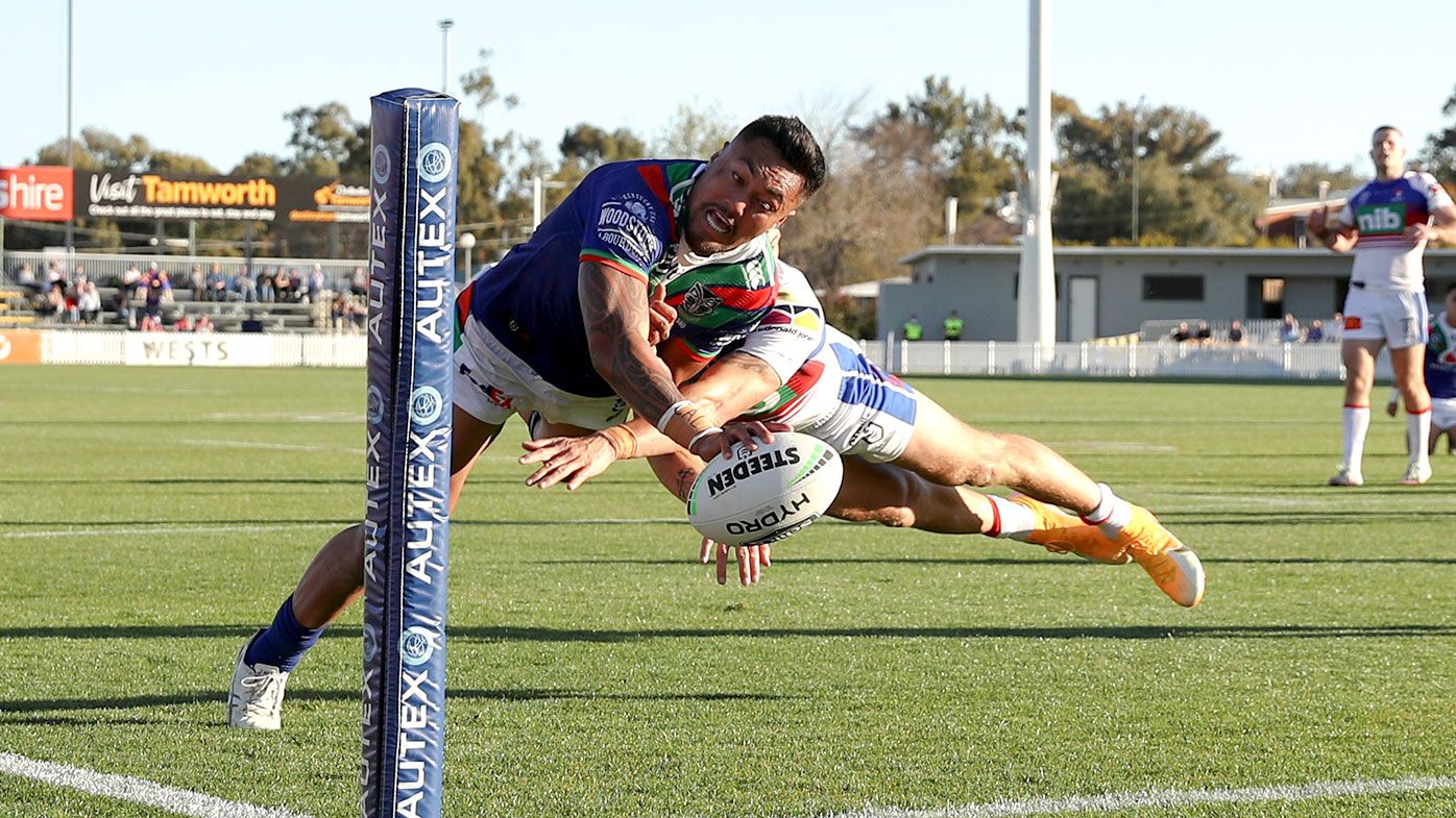 Adam Pompey of the Warriors dives over to score a try during the round 16 NRL match between the New Zealand Warriors and the Newcastle Knights at Scully Park on August 29, 2020 in Tamworth, Australia.