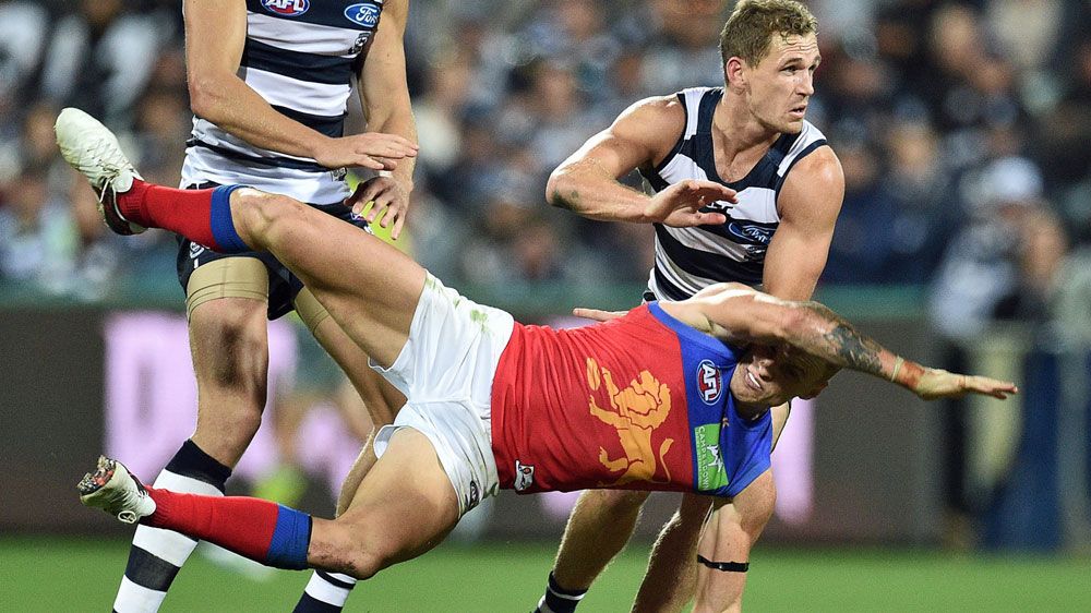 Joel Selwood tangles with Mitch Robinson. (AAP)