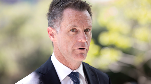 p5mzht. Başbakan Chris Minns, NSW Polis Teşkilatı merkezinde, hayatını kaybeden meslektaşı Curtis Cheng'i anma törenine katılıyor. 2 Ekim 2025 Perşembe. Fotoğraf: Sitthixay Ditthavong