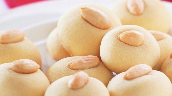 Almond shortbread drops