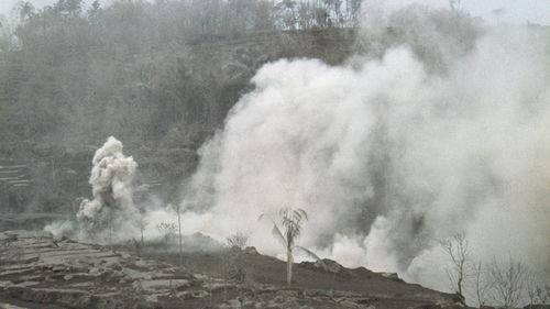 Lava flows down Mount Agung following eruption in 1963. (AAP)
