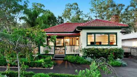 peter brock childhood home sells at auction $893,000 26 Anzac Avenue Hurstbridge VIC 3099