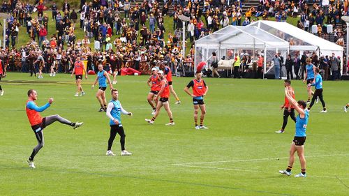 Open razor blades were reportedly found just an hour before the Hawks were due to start training at Waverley. (Getty)