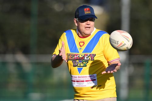 Prime Minister Scott Morrison joins a rugby league drill with students 