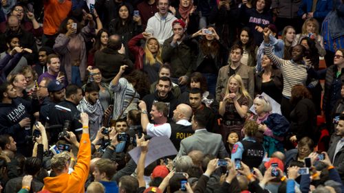 Donald Trump cancels Chicago rally after supporters and protesters clash
