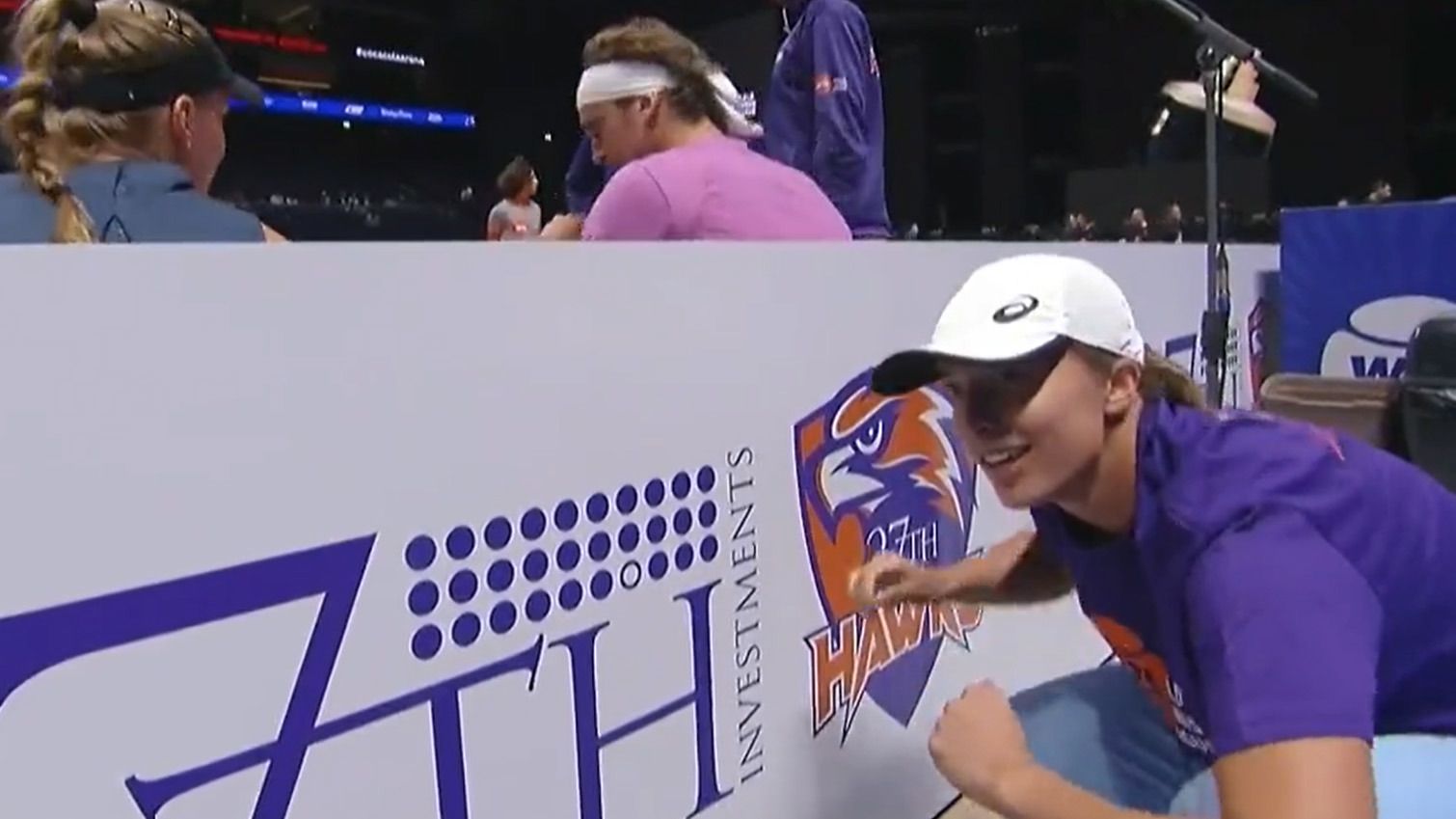 Iga Swiatek donned a Hawks shirt and listened in to a conversation between Alexander Zverev and Elena Rybakina, only to find it wasn&#x27;t in English.