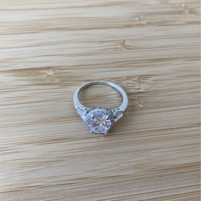 'Creepy' reason why this woman is selling a fake engagement ring: 'I highly recommend'