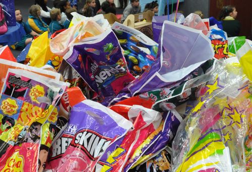 Lucky school kids test new Royal Show showbags