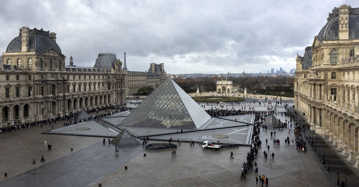 The Louvre hit by embarrassing new blunder