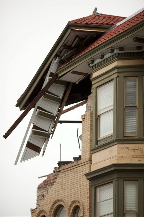 A number of buildings were substantially damaged in the Napa area. (AAP)