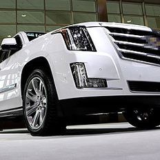 Escalade on display Chicago Auto Show (Getty)