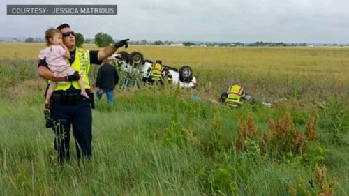 Police officer sang 'Twinkle Twinkle Little Star' as heartbreaking photo was taken