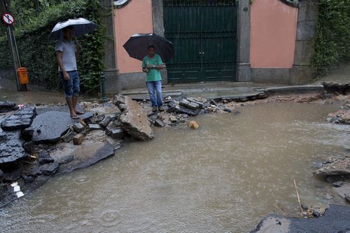 10 dead in Rio de Janeiro after month's rain in just four hours