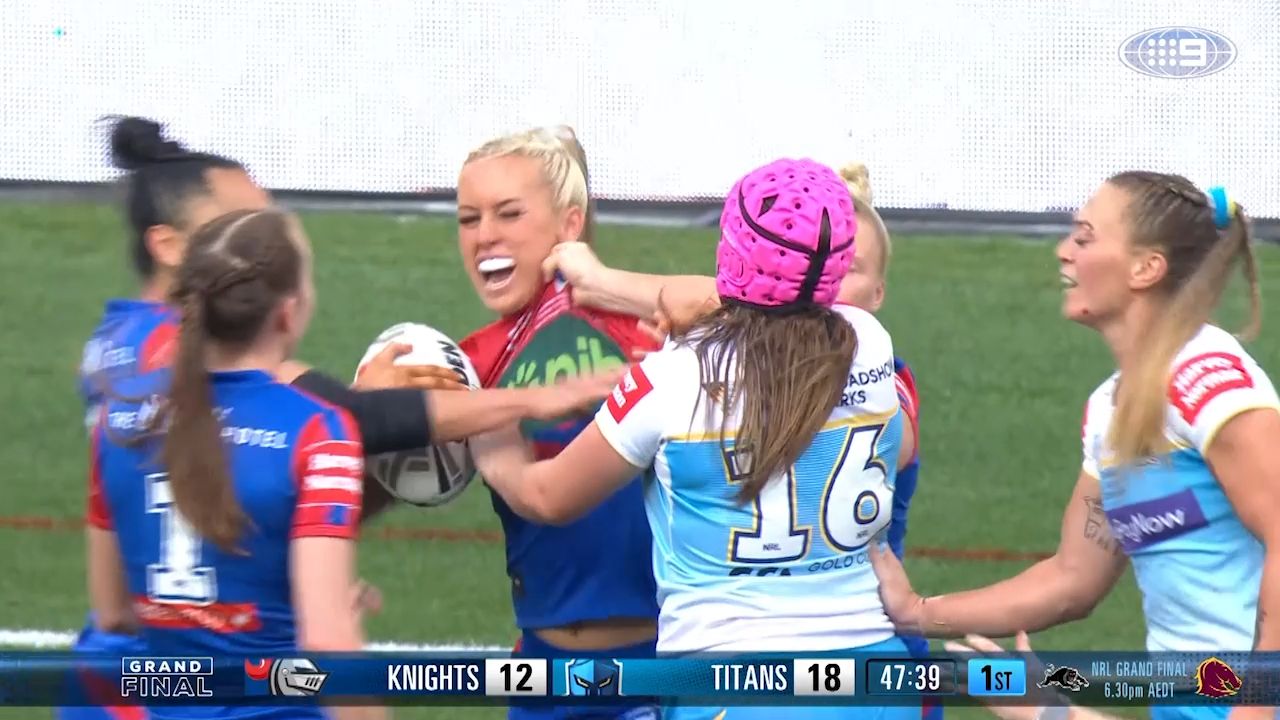 Jasmin Strange and Niall Williams-Guthrie exchange in melee during NRLW grand final 