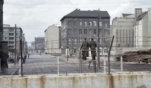 East Berliners Karsten Klunder and Dirk Decker were bored with the communist regime in East Germany. (Photo: AP).