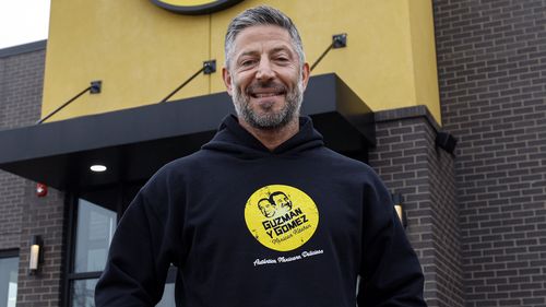 Steven Marks, fundador e CEO da Guzman y Gomez (GYG) posa para uma foto no Guzman y Gomez Mexican Kitchen em Schaumburg, Illinois, em 5 de março de 2026. (Foto de Kamil Krzaczynski para a Financial Review)