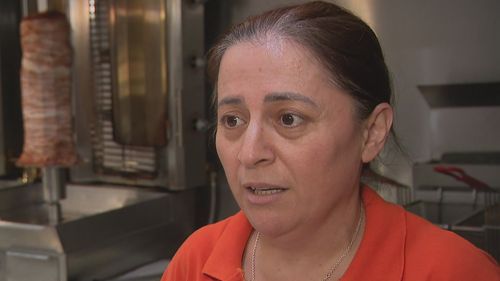 A dona de uma loja de kebab conta ao Nine News sobre seu encontro com o suposto atirador, que também era seu cliente, momentos antes de ele supostamente abrir fogo.