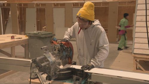 Tradies being lured to finish apprenticeships