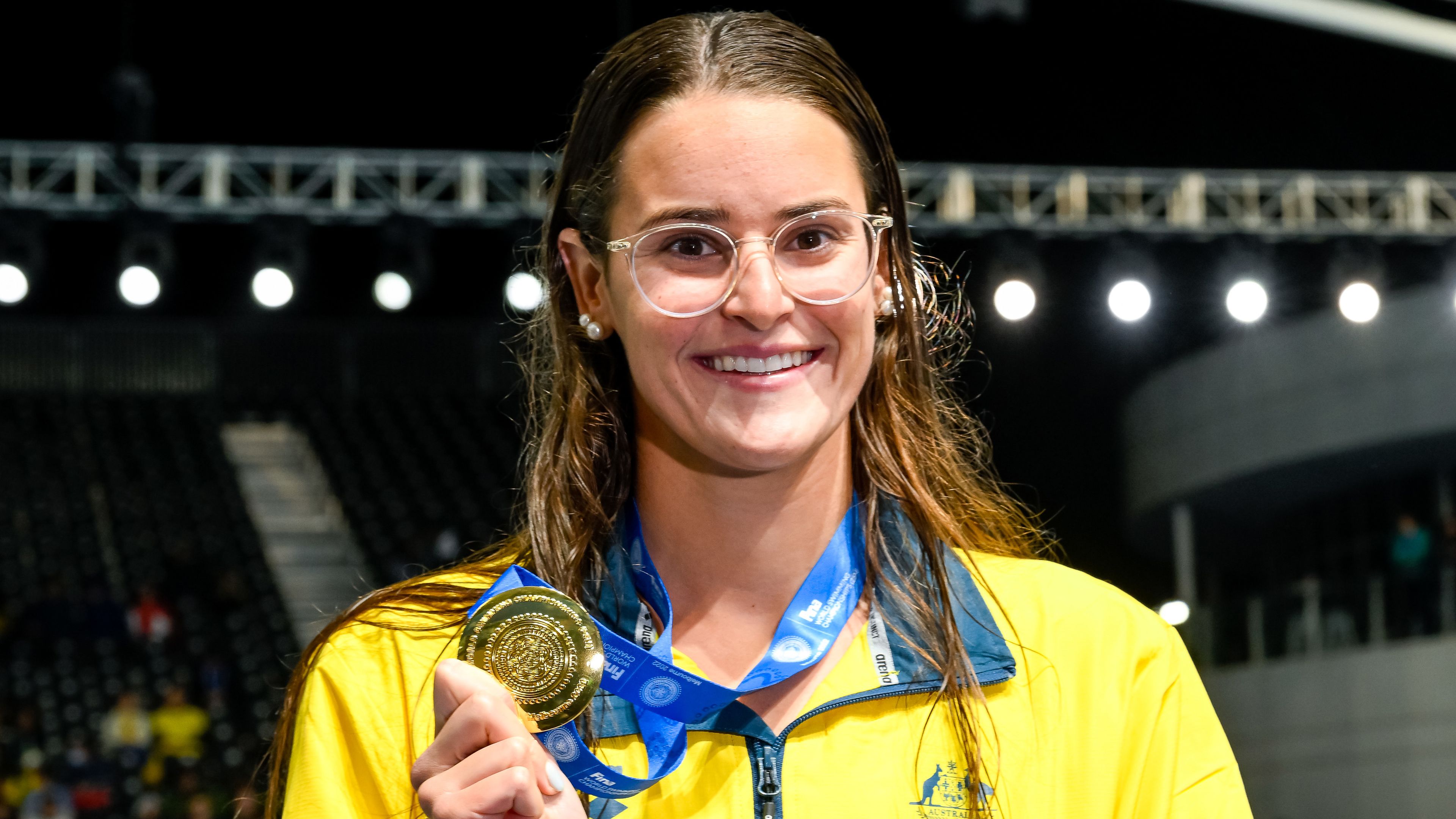 Aussie Olympic hero Kaylee McKeown sets new 200m backstroke world record