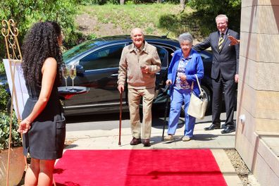 Ron and Daisy arrive