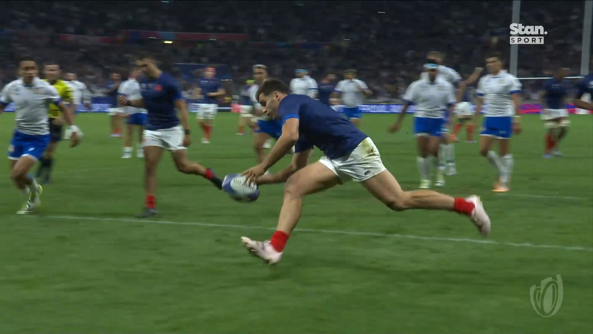 'Pathetic' call can't spoil France's Rugby World Cup party, hosts march into quarter-finals with huge win
