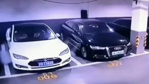 190423 Tesla Model S sedan explosion China car park viral video world news