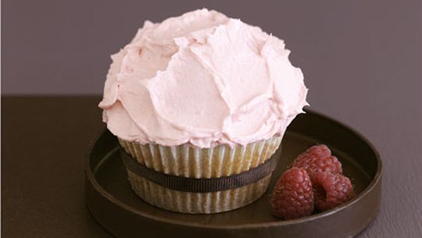 White chocolate cupcakes with raspberry frosting