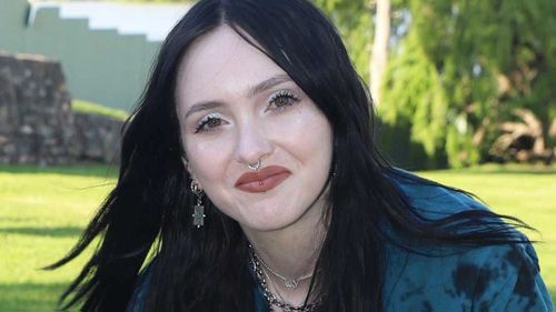 Abby Brothers diz que não pode morar com seu parceiro de longa data porque isso significaria que ela perderia o pagamento de pensão por invalidez.