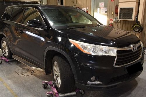 black Toyota Kluger