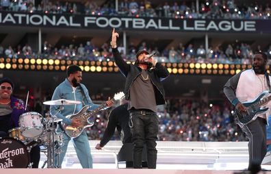 Super Bowl 2022 Halftime Show: Dr. Dre, Eminem & More Deliver Epic Set –  Billboard