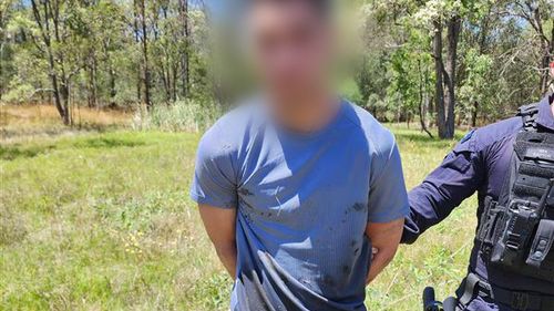 Un presunto gruppo di presunti assassini a contratto è stato arrestato dopo che un taxi che trasportava due uomini armati diretti a una sospetta sparatoria è stato intercettato dalla polizia a Sydney.