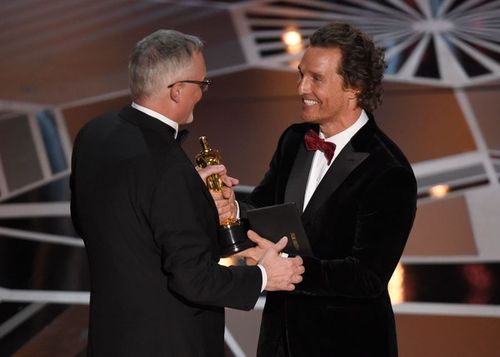 Matthew McConaughey presents Australian Lee Smith with his Oscar for Best Film Editing, which he won for the movie "Dunkirk". (AAP)