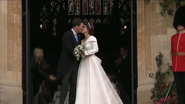 The major difference in Princess Eugenie's royal wedding reception evening  dress - 9Style