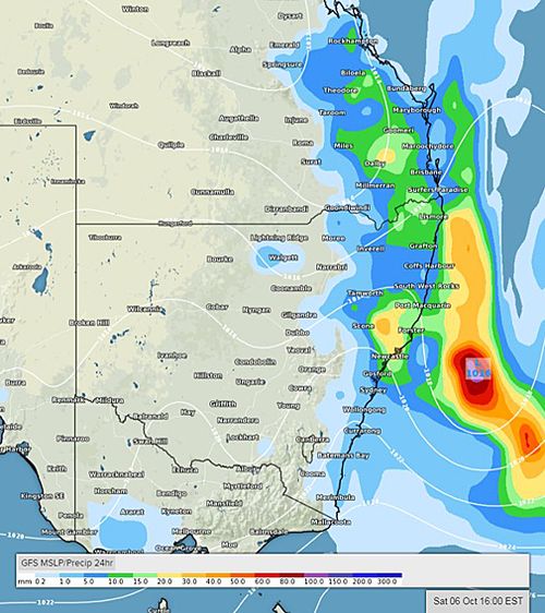 Residents in northern NSW and south-eastern Queensland could be in for a wet weekend as a low pressure system that has casued record-breaking rain moves out over ocean.