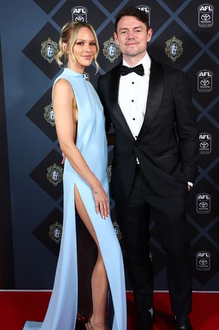 Lachie Neale và Jules Neale đến dự lễ trao giải Brownlow Medal năm 2025 vào ngày 22 tháng 9 năm 2025 tại Brisbane, Úc.