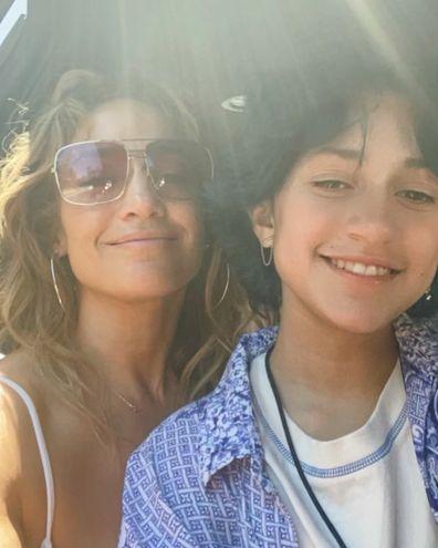 Jennifer Lopez poses in photo with Emme.