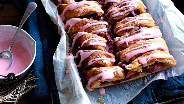 Rhubarb cake